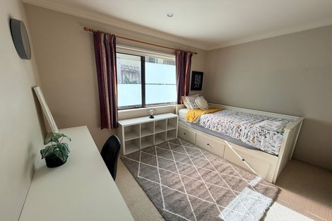 Photo of property in 13 Living Stream Road, Albany Heights, Auckland, 0632