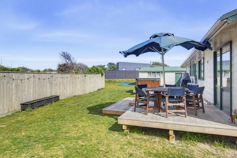Photo of property in 16b Karaka Street, Otaki Beach, Otaki, 5512