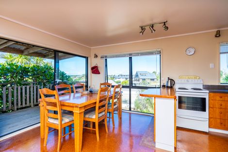 Photo of property in 52 Cullen Street, Mangawhai Heads, Mangawhai, 0505
