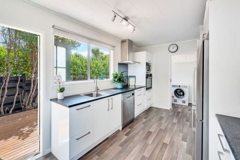 Photo of property in 2/8 Cranston Street, Torbay, Auckland, 0632