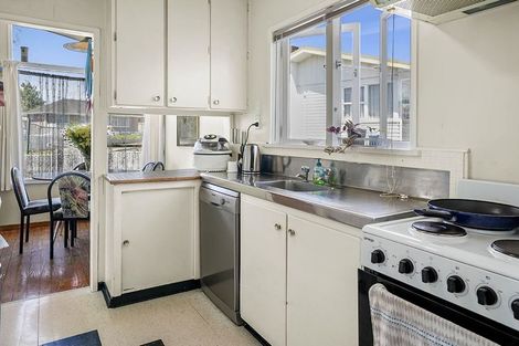 Photo of property in 68 Divich Avenue, Te Atatu South, Auckland, 0610