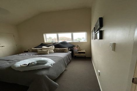 Photo of property in 11 Coronation Street, Belmont, Auckland, 0622