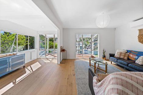 Photo of property in 217 Motutara Road, Muriwai, Waimauku, 0881