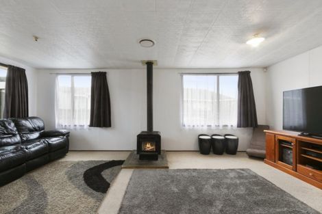 Photo of property in 29 Grimsby Grove, Wainuiomata, Lower Hutt, 5014