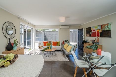 Photo of property in 2/5 Huapai Street, Onehunga, Auckland, 1061