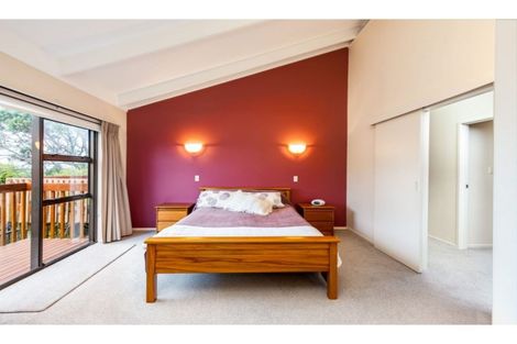 Photo of property in 7 Pokapu Street, Titirangi, Auckland, 0600