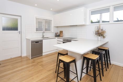 Photo of property in 1/44 Sale Street, Cockle Bay, Auckland, 2014