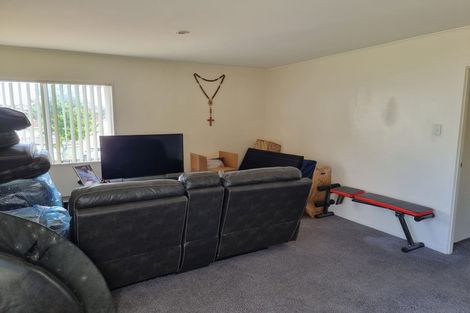 Photo of property in 18 Athena Drive, Totara Vale, Auckland, 0629