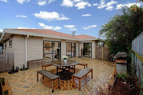 Photo of property in 15 Woburn Place, Takaro, Palmerston North, 4412