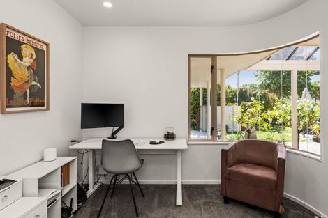 Photo of property in 21 Pukekura Place, Taradale, Napier, 4112