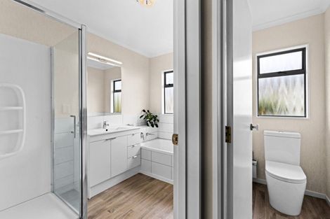 Photo of property in 18 Claridge Place, Taradale, Napier, 4112