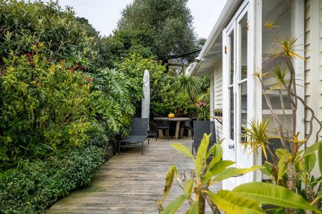 Photo of property in 9 Robertson Street, Russell, 0202