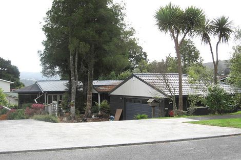 Photo of property in 2 Aratika Grove, Stokes Valley, Lower Hutt, 5019