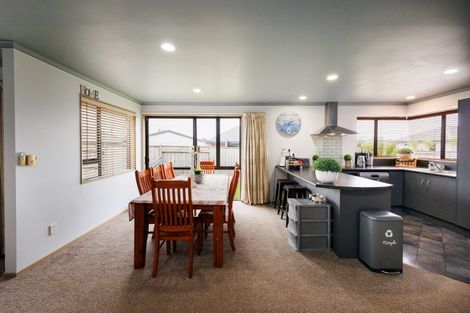 Photo of property in 12 Walnut Grove, Kelvin Grove, Palmerston North, 4414