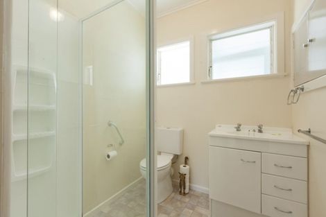 Photo of property in 24 Seaview Road, Cable Bay, 0420