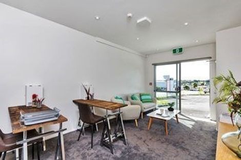 Photo of property in 15 Glenelg Road, Red Beach, 0932