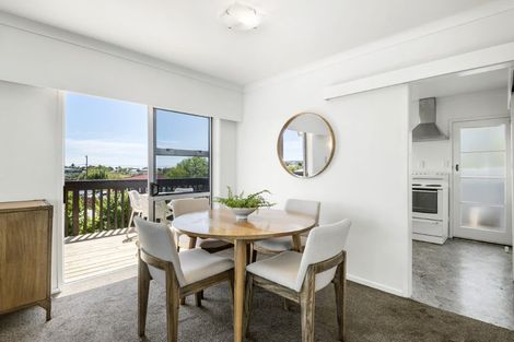 Photo of property in 2/12 Westwell Road, Belmont, Auckland, 0622