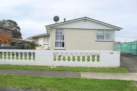 Photo of property in 42 Convair Crescent, Mangere, Auckland, 2022
