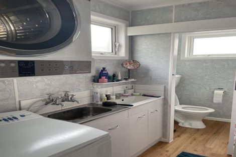 Photo of property in 118 Lyall Parade, Lyall Bay, Wellington, 6022