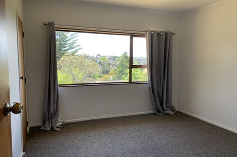 Photo of property in 2/371 Wairau Road, Totara Vale, Auckland, 0629