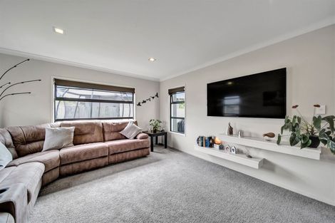 Photo of property in 13 Te Arakete Place, Hurworth, New Plymouth, 4310