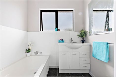 Photo of property in 67 Puriri Road, Pukekohe, 2120