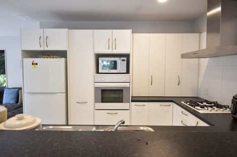 Photo of property in 3/252 East Coast Road, Forrest Hill, Auckland, 0620