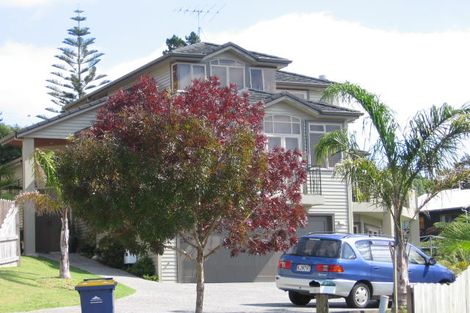 Photo of property in 9 Greenleaf Way, Northcross, Auckland, 0630