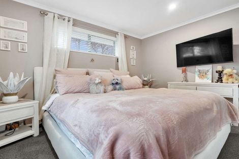 Photo of property in 16 Antrim Place, Nawton, Hamilton, 3200