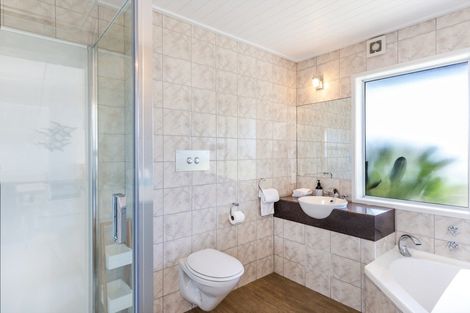 Photo of property in 358 Lake Terrace, Two Mile Bay, Taupo, 3330