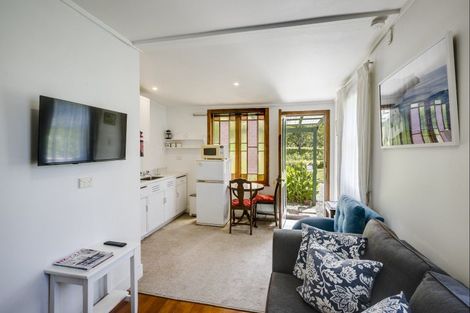 Photo of property in 84 Middle Road, Havelock North, 4130