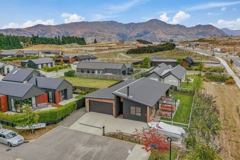 Photo of property in 3 Mount Prospect Lane, Wanaka, 9305