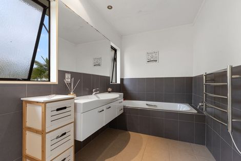 Photo of property in 29 Kennedy Avenue, Forrest Hill, Auckland, 0620