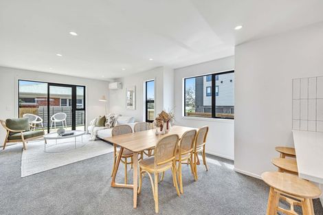 Photo of property in 4/504 Don Buck Road, Massey, Auckland, 0614