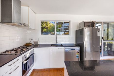 Photo of property in 34 Rauhuia Crescent, Parau, Auckland, 0604