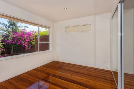 Photo of property in 48 Lyons Avenue, Murrays Bay, Auckland, 0630