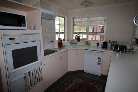 Photo of property in 27 Dunk Place, Milson, Palmerston North, 4414