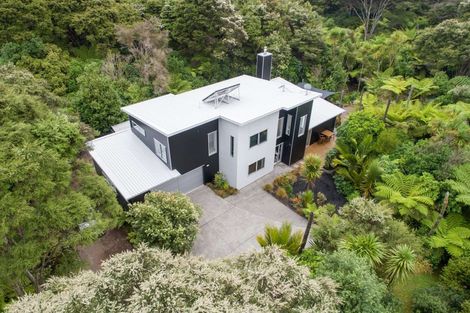 Photo of property in 1020b Scenic Drive North, Swanson, Auckland, 0816
