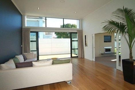 Photo of property in 21 Paeroa Street, Riccarton, Christchurch, 8041