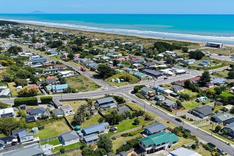 Photo of property in 124 Park Avenue, Waitarere Beach, Levin, 5510