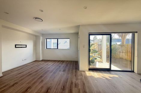 Photo of property in 30c Durham Street, Te Atatu Peninsula, Auckland, 0610