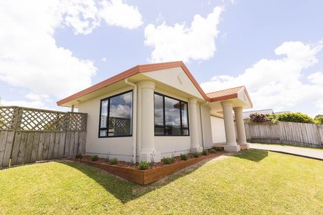 Photo of property in 21 Logan Way, Kelvin Grove, Palmerston North, 4414