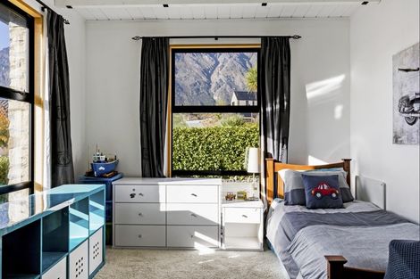 Photo of property in 10 Arran Lane, Jacks Point, Queenstown, 9371