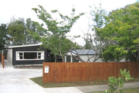 Photo of property in 2/276a Wairau Road, Glenfield, Auckland, 0627