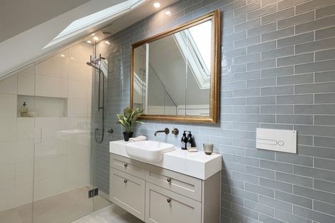 Photo of property in 43 Simla Crescent, Khandallah, Wellington, 6035