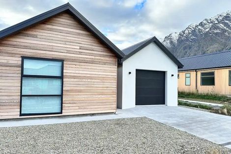 Photo of property in 8 Barn Road, Jacks Point, 9371