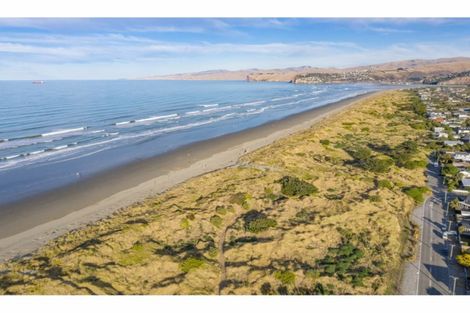 Photo of property in 523 Marine Parade, South New Brighton, Christchurch, 8062