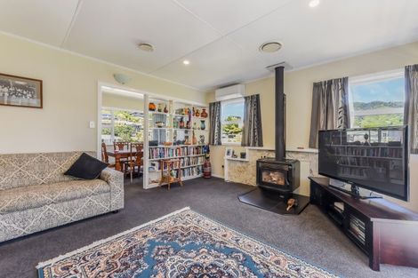 Photo of property in 10 Seaview Crescent, Picton, 7220