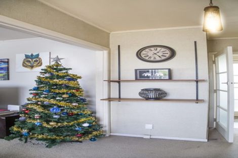 Photo of property in 102 Bond Crescent, Forrest Hill, Auckland, 0620