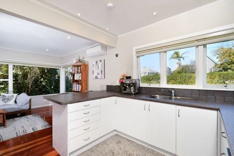 Photo of property in 1/13 Otakau Road, Milford, Auckland, 0620